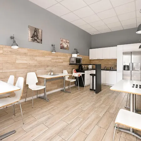 Filip 2 Hostel *